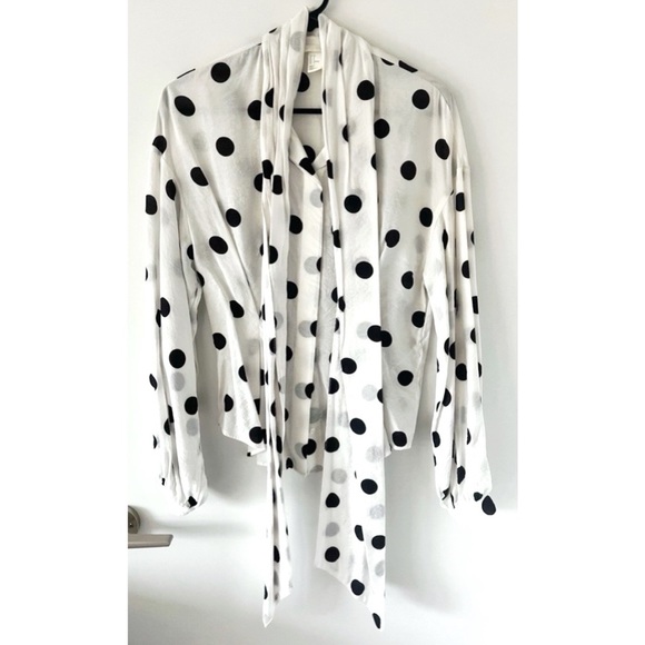 ‼️SOLD‼️ ⚫️⚪️Polka Dot Blouse (s) - Picture 5 of 6